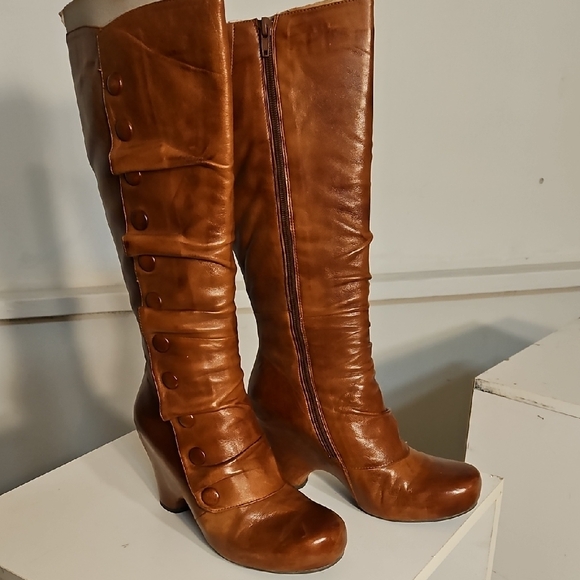 Women's Brown Leather Boots - Picture 2 of 8
